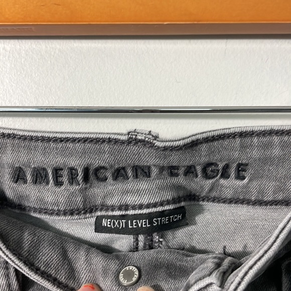 American Eagle Super high rise jegging size 8. Grey distressed. - Picture 2 of 9